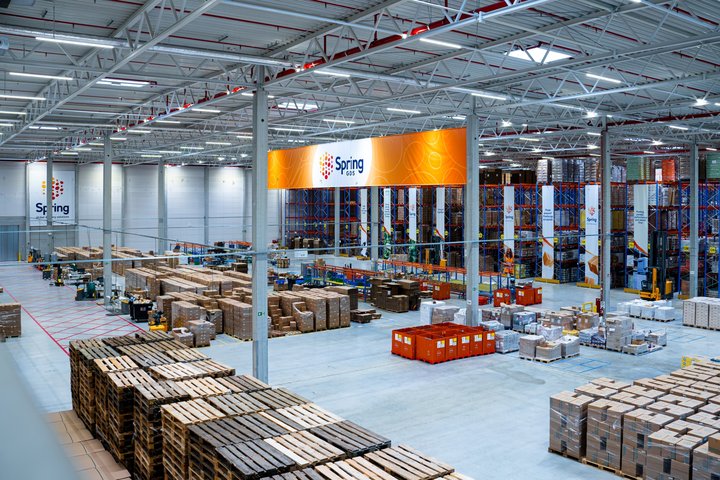 Innenansicht des Fulfillment-Centers in Pulheim.