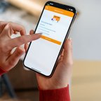 Person tracking a package on the PostNL App