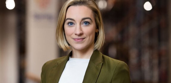 Porträtfoto von Daphne.